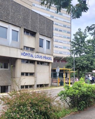 ✨ GOOD NEWS ! 
Youcef est arrivé d’🇩🇿 hier avec sa maman pour effectuer les soins qu’on a financés ensemble la #Seedfamily ♥️
Le bilan d'aujourd'hui a révélé qu'il avait de toutes petites artères donc avec l'ensemble des examens, ils seront en mesure d'indiquer la bonne marche à suivre pour la chirurgie opératoire.
On continue de vous tenir informés, merci la #Seedfamily